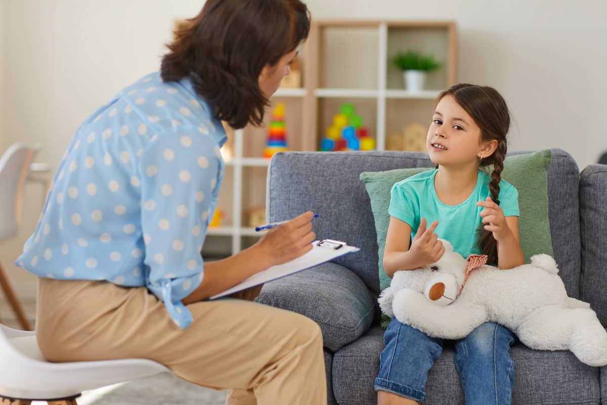 A therapist using ABA therapy for a child diagnosed with ADHD