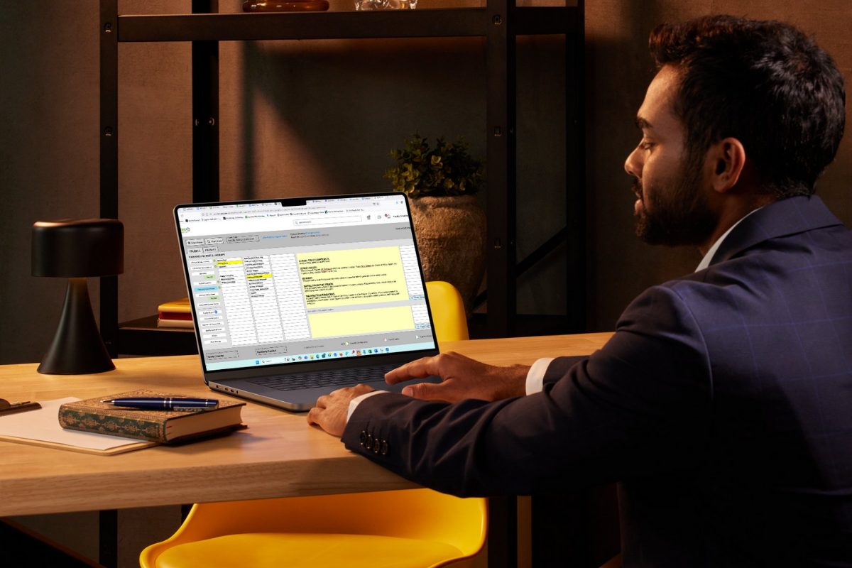 Therapist using ICANotes therapy notes software to complete a progress note in minutes